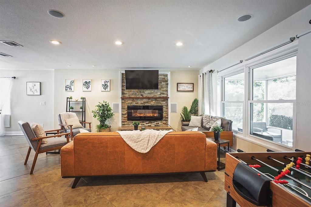 На продажу: $449,000 (4 спален, 2 ванн, 1910 Квадратных фут)