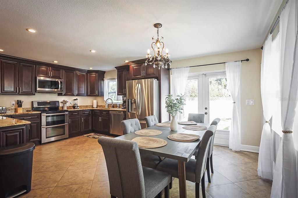 На продажу: $449,000 (4 спален, 2 ванн, 1910 Квадратных фут)