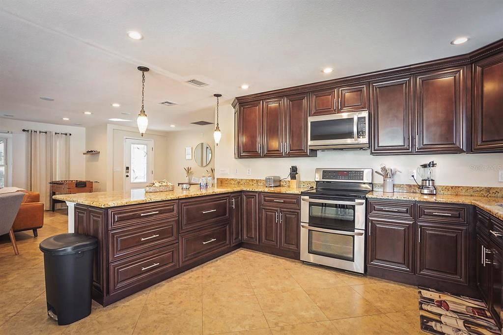 На продажу: $449,000 (4 спален, 2 ванн, 1910 Квадратных фут)