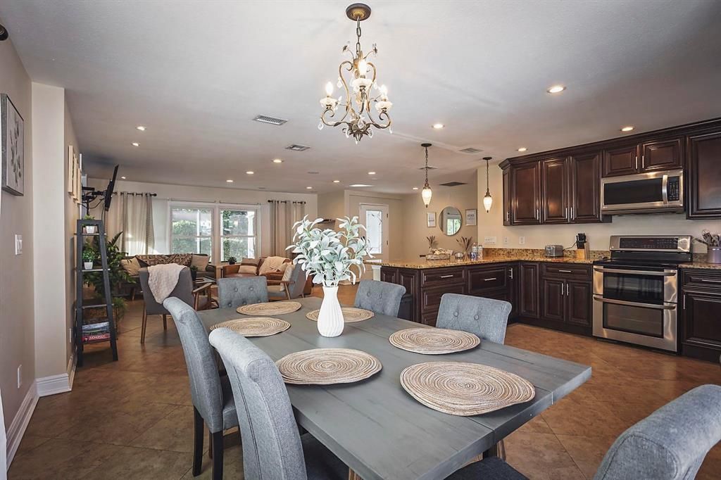 На продажу: $449,000 (4 спален, 2 ванн, 1910 Квадратных фут)