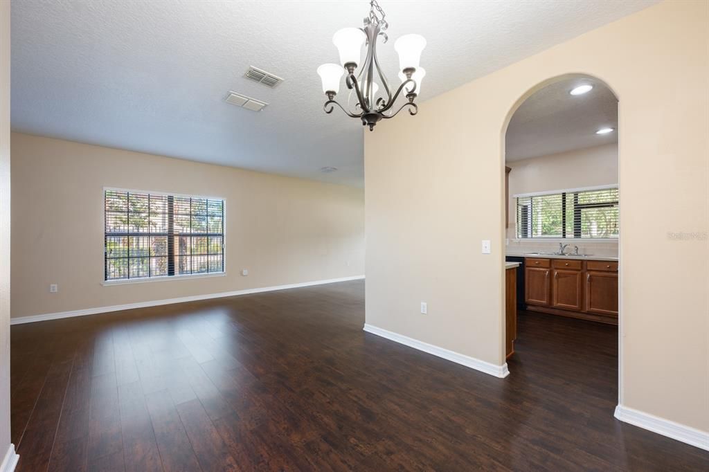 待售: $285,000 (3 贝兹, 2 浴室, 1764 平方英尺)