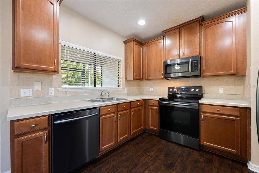 待售: $285,000 (3 贝兹, 2 浴室, 1764 平方英尺)