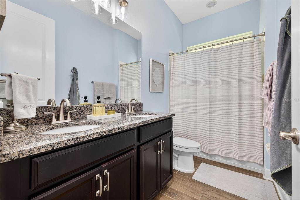 На продажу: $549,900 (4 спален, 2 ванн, 2232 Квадратных фут)