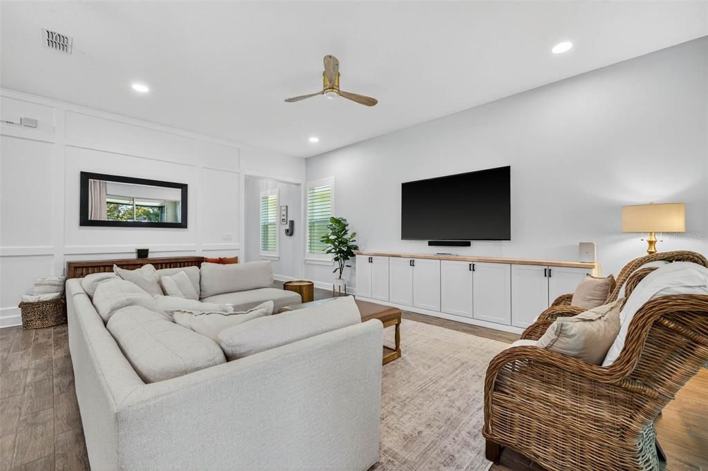 На продажу: $549,900 (4 спален, 2 ванн, 2232 Квадратных фут)