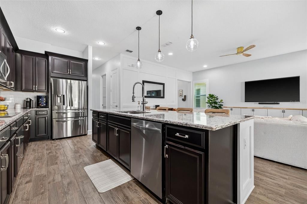 На продажу: $549,900 (4 спален, 2 ванн, 2232 Квадратных фут)