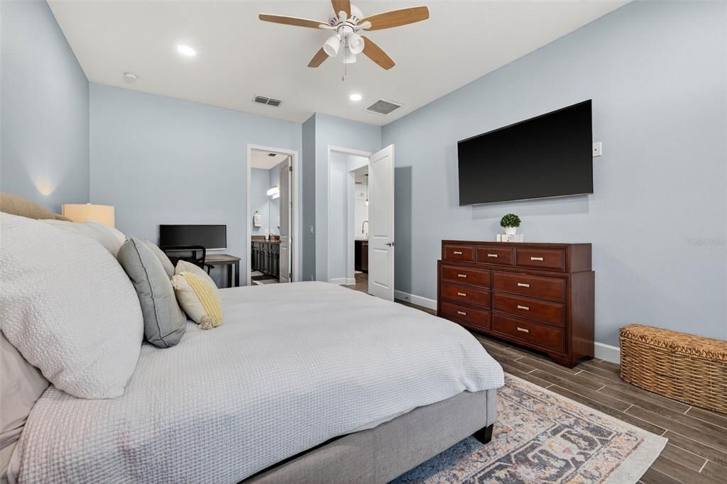 На продажу: $549,900 (4 спален, 2 ванн, 2232 Квадратных фут)