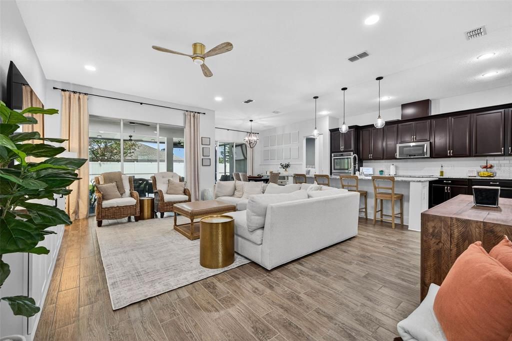 На продажу: $549,900 (4 спален, 2 ванн, 2232 Квадратных фут)