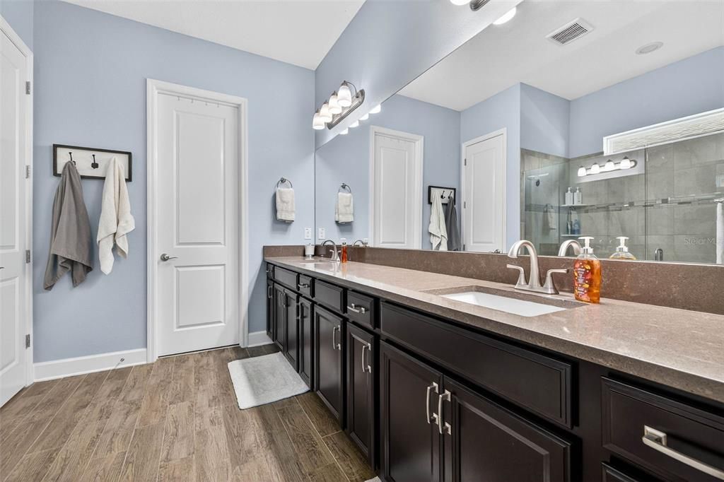 На продажу: $549,900 (4 спален, 2 ванн, 2232 Квадратных фут)