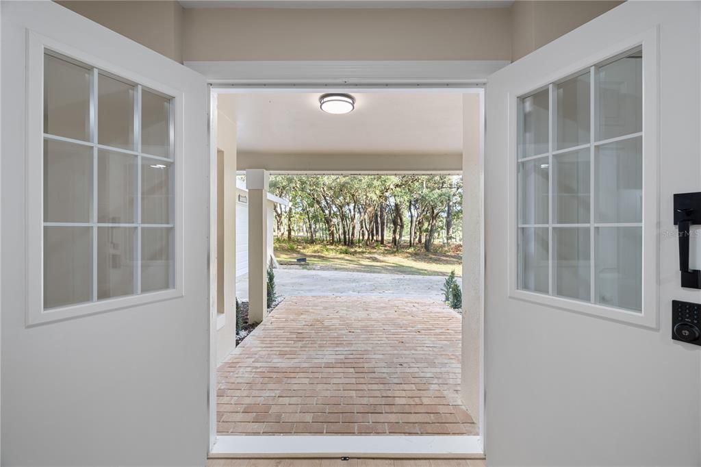 合同活跃: $300,000 (3 贝兹, 2 浴室, 1702 平方英尺)