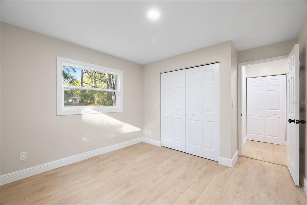 合同活跃: $300,000 (3 贝兹, 2 浴室, 1702 平方英尺)