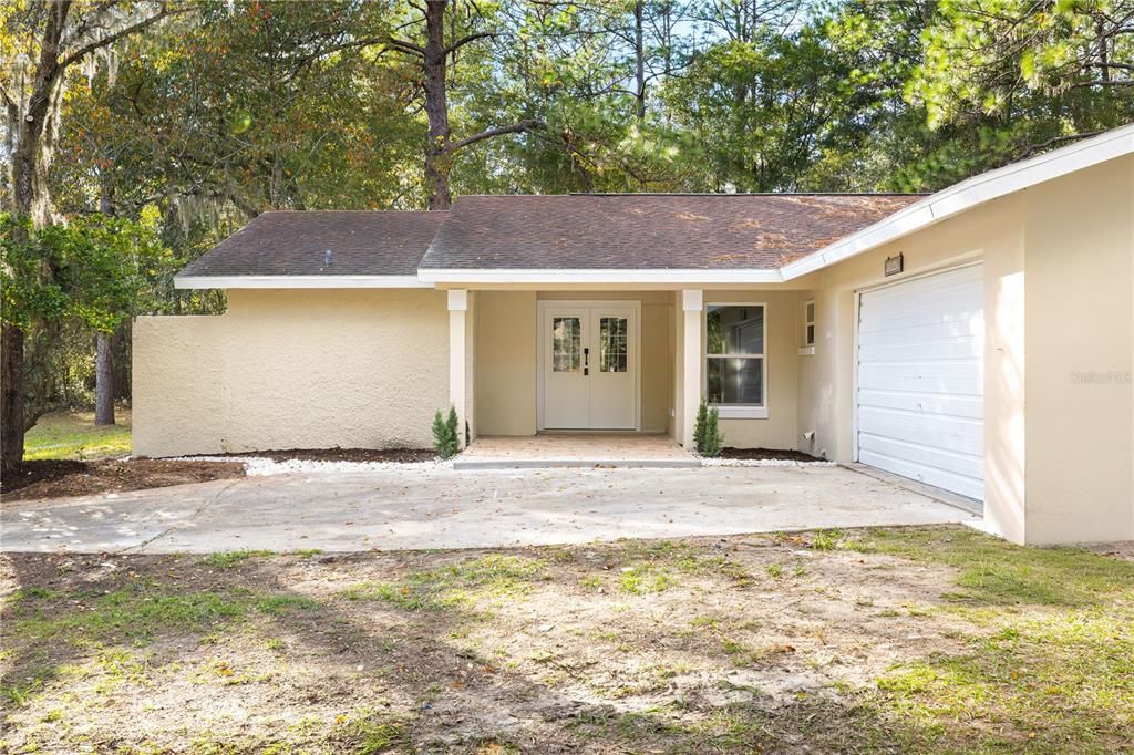 合同活跃: $300,000 (3 贝兹, 2 浴室, 1702 平方英尺)