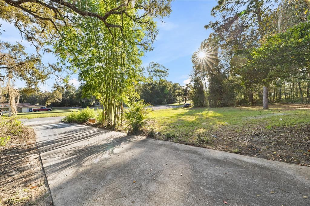 合同活跃: $300,000 (3 贝兹, 2 浴室, 1702 平方英尺)