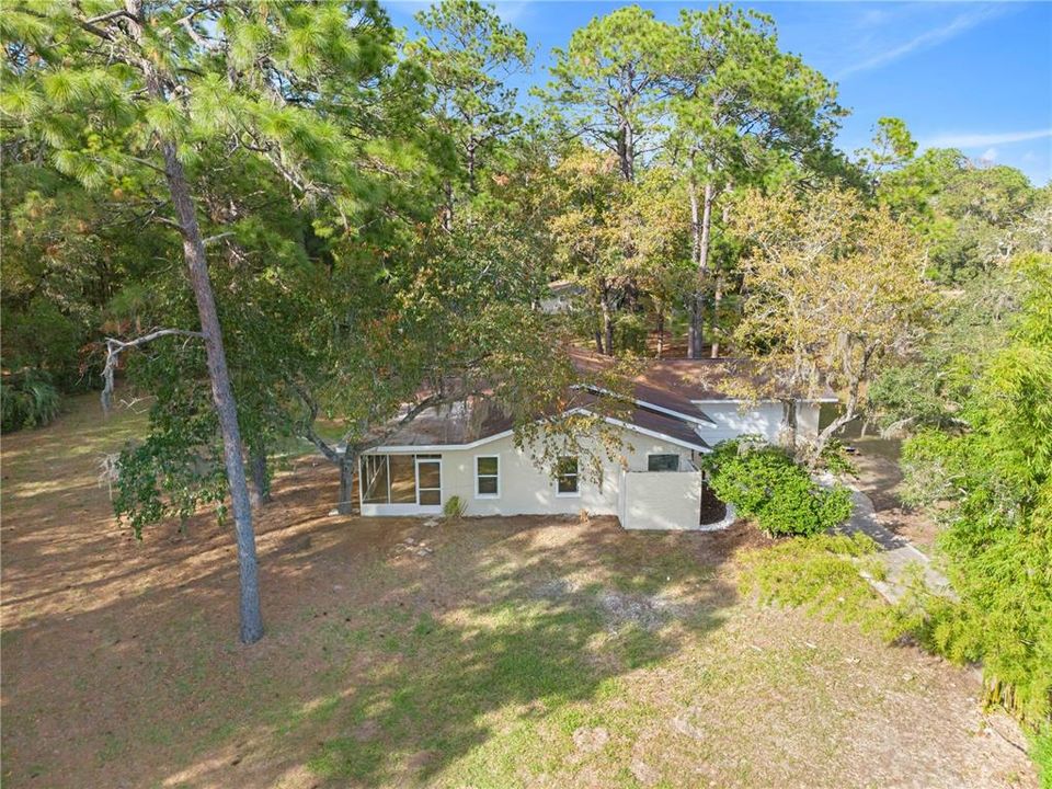 合同活跃: $300,000 (3 贝兹, 2 浴室, 1702 平方英尺)