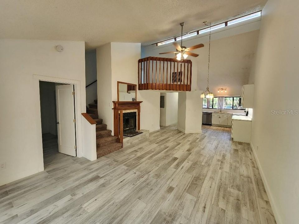 出租: $2,100 (2 贝兹, 2 浴室, 1134 平方英尺)