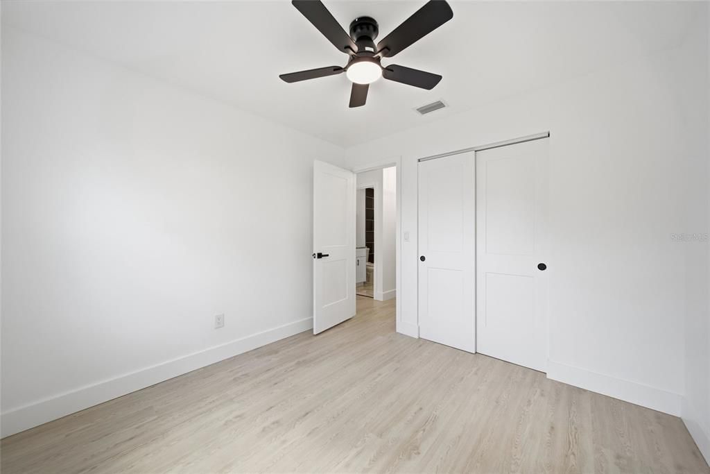 Под контрактом: $435,000 (3 спален, 2 ванн, 1182 Квадратных фут)