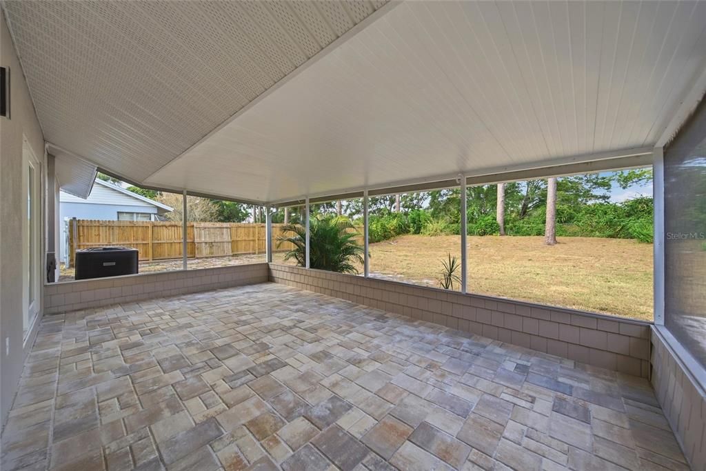 Под контрактом: $435,000 (3 спален, 2 ванн, 1182 Квадратных фут)