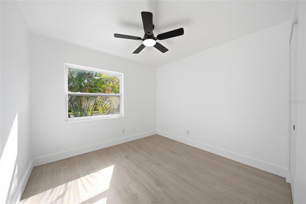 Под контрактом: $435,000 (3 спален, 2 ванн, 1182 Квадратных фут)