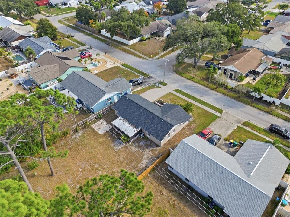 Под контрактом: $435,000 (3 спален, 2 ванн, 1182 Квадратных фут)