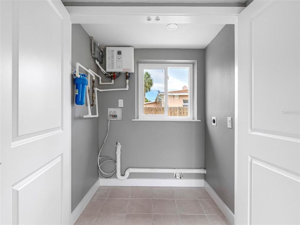 На продажу: $599,000 (3 спален, 2 ванн, 1407 Квадратных фут)