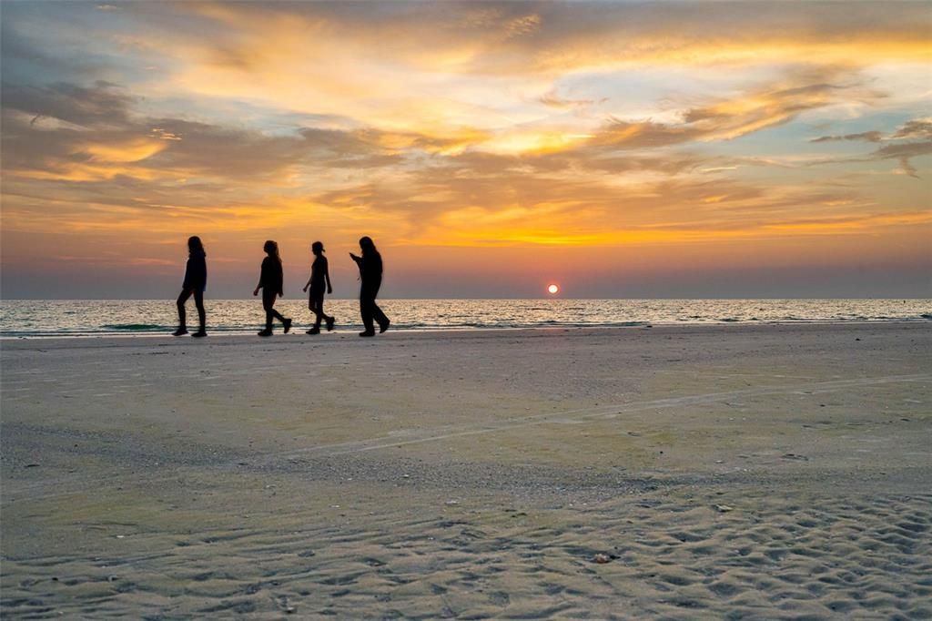 На продажу: $599,000 (3 спален, 2 ванн, 1407 Квадратных фут)