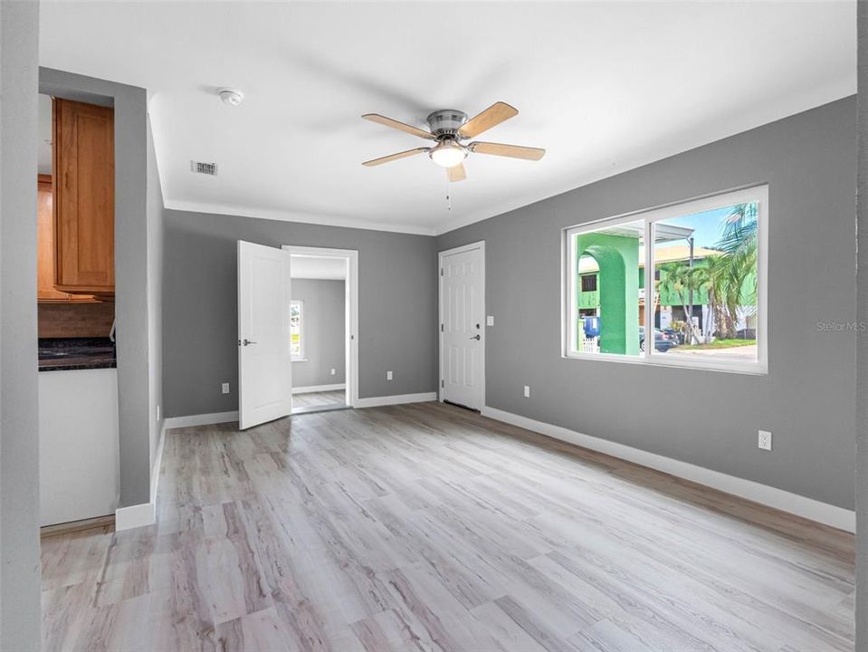 На продажу: $599,000 (3 спален, 2 ванн, 1407 Квадратных фут)