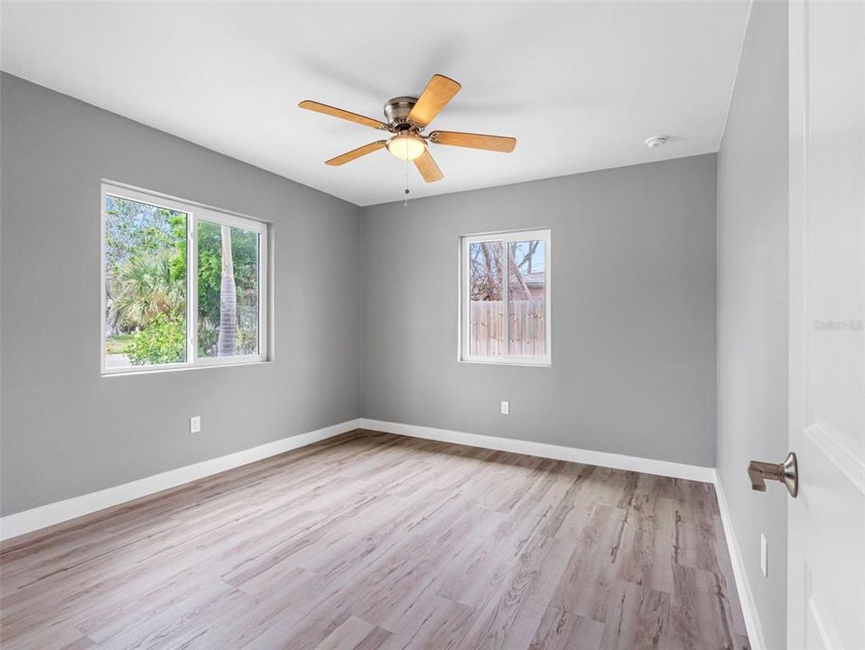 На продажу: $599,000 (3 спален, 2 ванн, 1407 Квадратных фут)