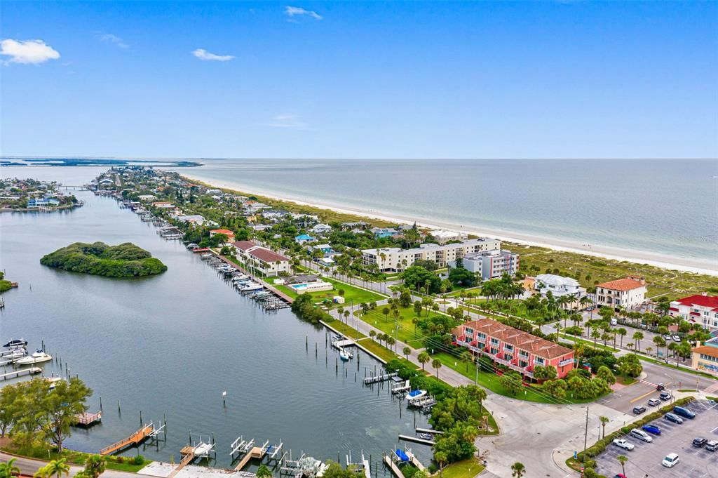 На продажу: $599,000 (3 спален, 2 ванн, 1407 Квадратных фут)