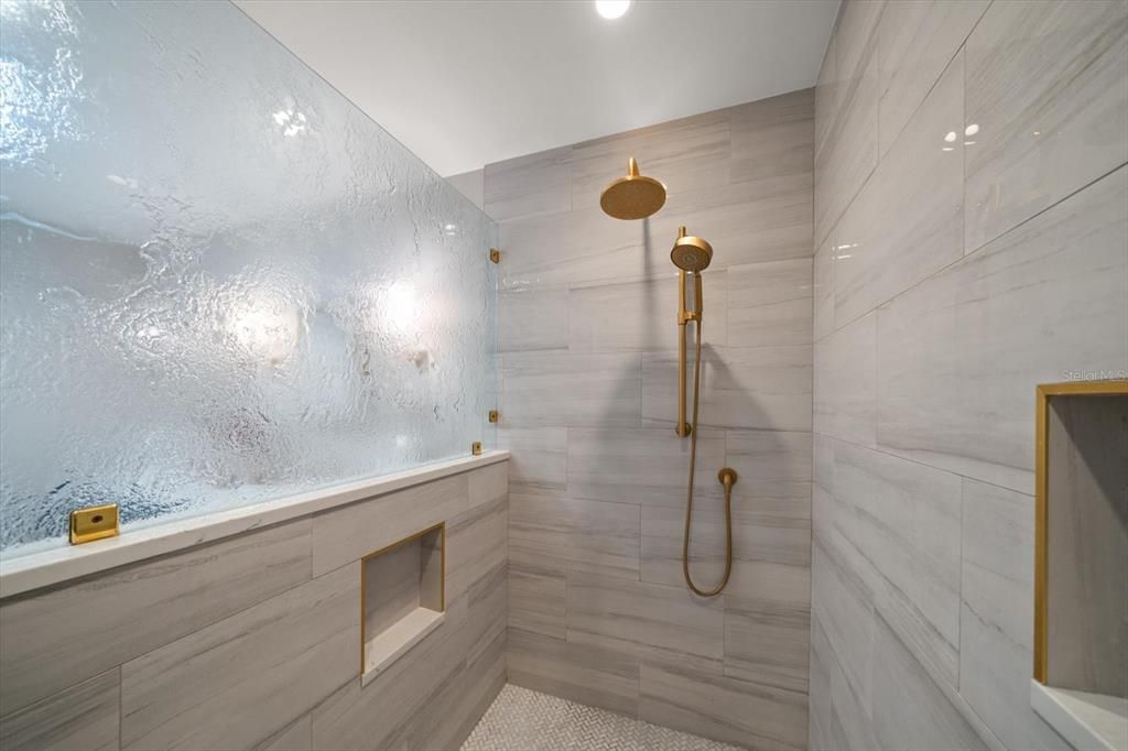 En Venta: $550,000 (3 camas, 2 baños, 2013 Pies cuadrados)