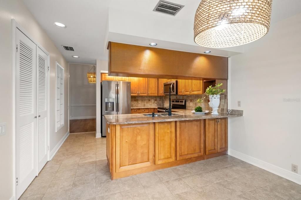 En Venta: $550,000 (3 camas, 2 baños, 2013 Pies cuadrados)