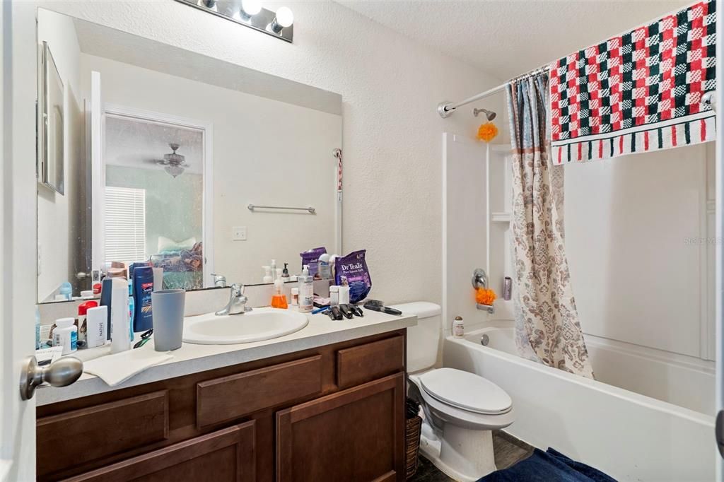 For Sale: $225,000 (2 beds, 2 baths, 1211 Square Feet)