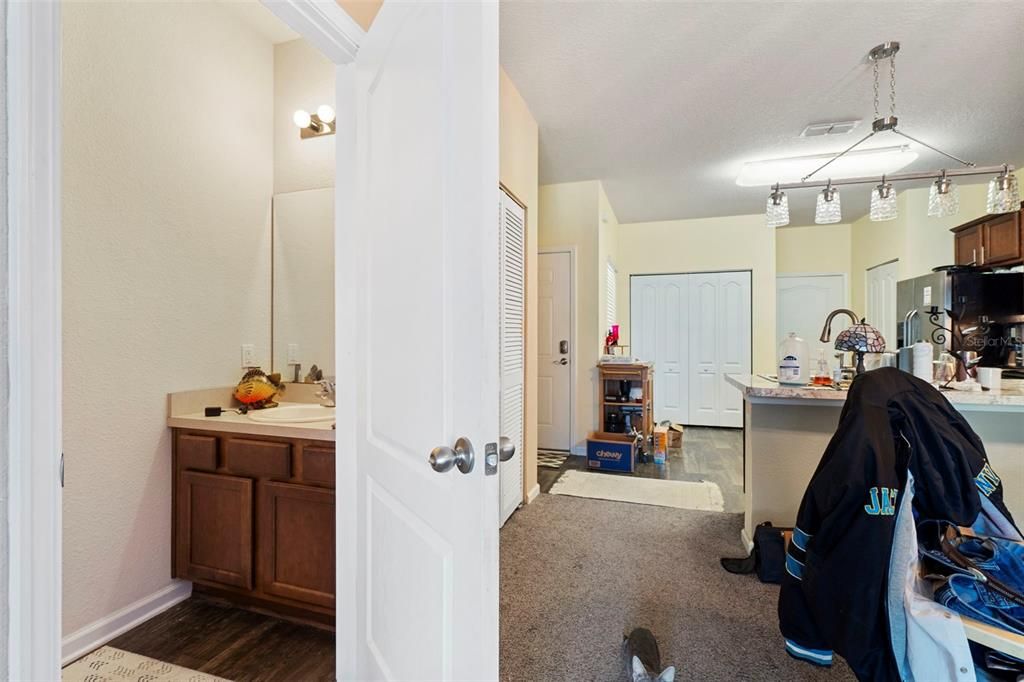 For Sale: $225,000 (2 beds, 2 baths, 1211 Square Feet)