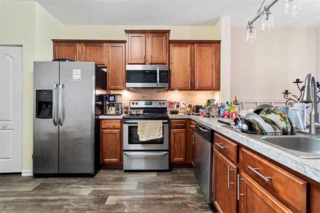 For Sale: $225,000 (2 beds, 2 baths, 1211 Square Feet)