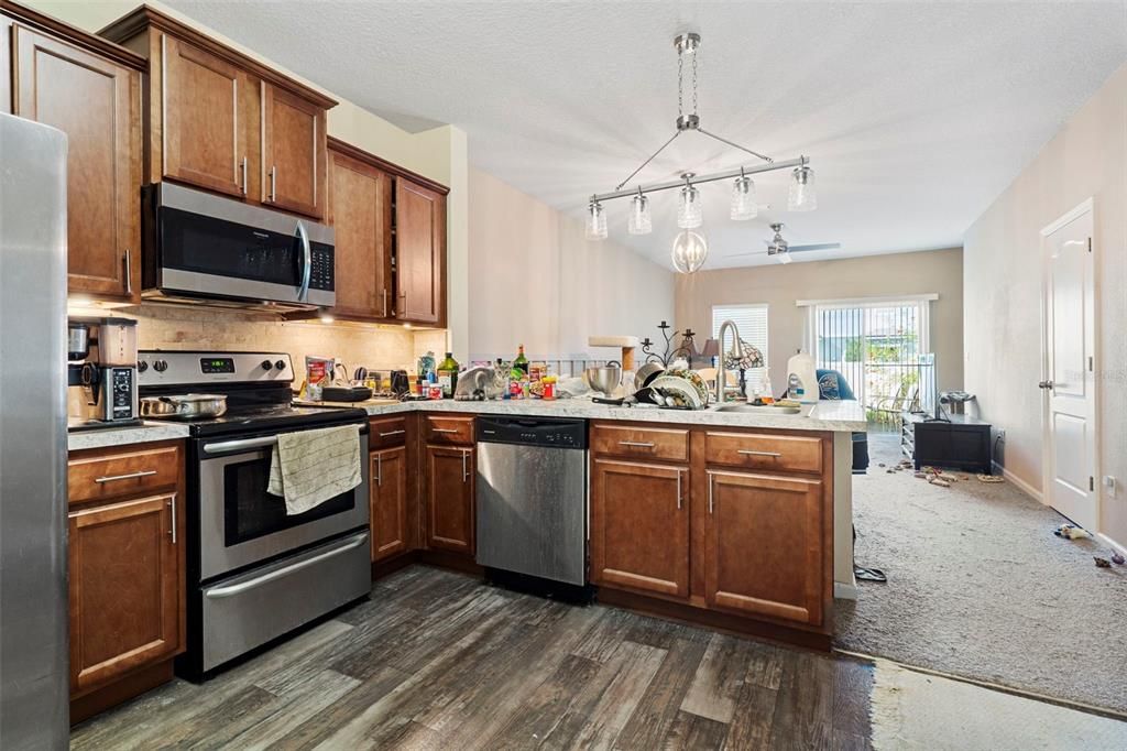 For Sale: $225,000 (2 beds, 2 baths, 1211 Square Feet)