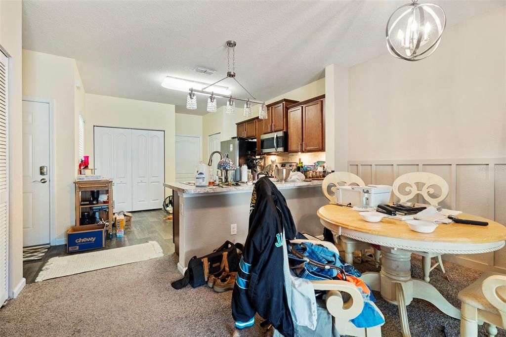 For Sale: $225,000 (2 beds, 2 baths, 1211 Square Feet)