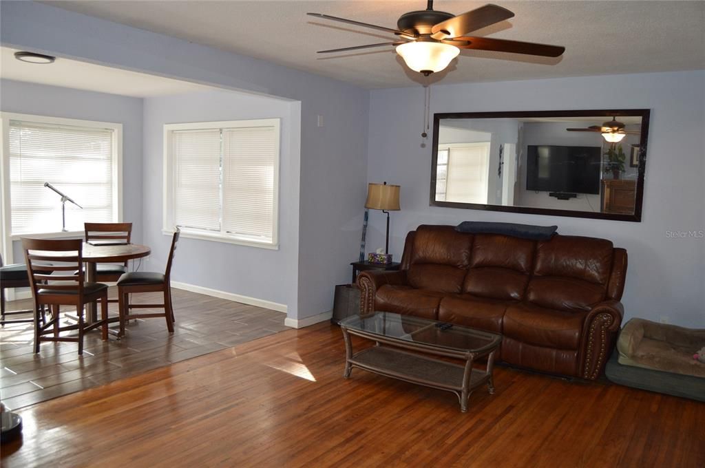 待售: $298,600 (3 贝兹, 2 浴室, 1311 平方英尺)