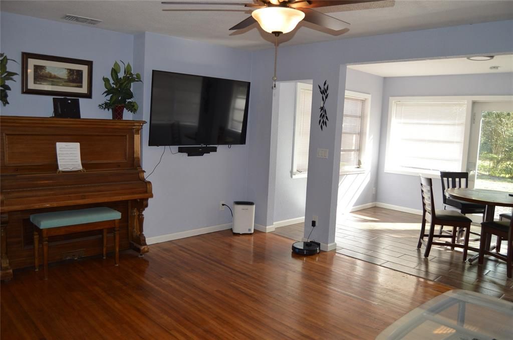 待售: $298,600 (3 贝兹, 2 浴室, 1311 平方英尺)