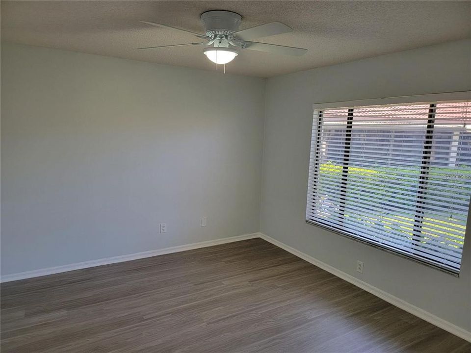 合同活跃: $1,750 (2 贝兹, 2 浴室, 1166 平方英尺)