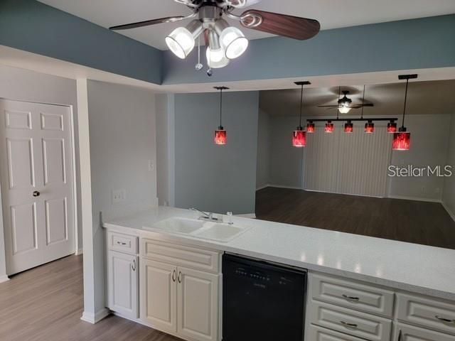 合同活跃: $1,750 (2 贝兹, 2 浴室, 1166 平方英尺)