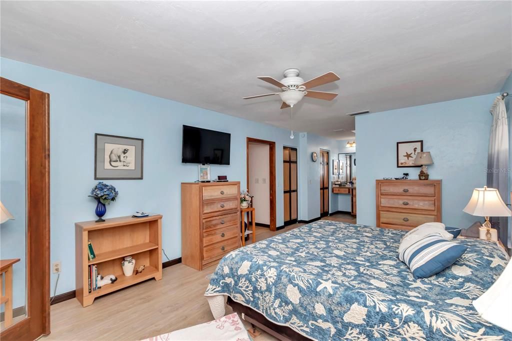 For Sale: $420,000 (3 beds, 2 baths, 2424 Square Feet)