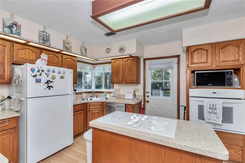 For Sale: $420,000 (3 beds, 2 baths, 2424 Square Feet)