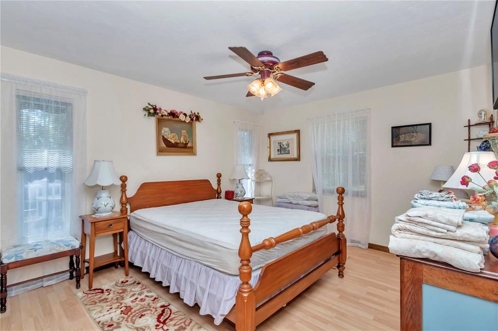 For Sale: $420,000 (3 beds, 2 baths, 2424 Square Feet)