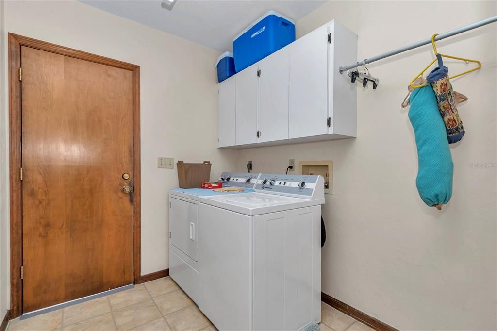 For Sale: $420,000 (3 beds, 2 baths, 2424 Square Feet)