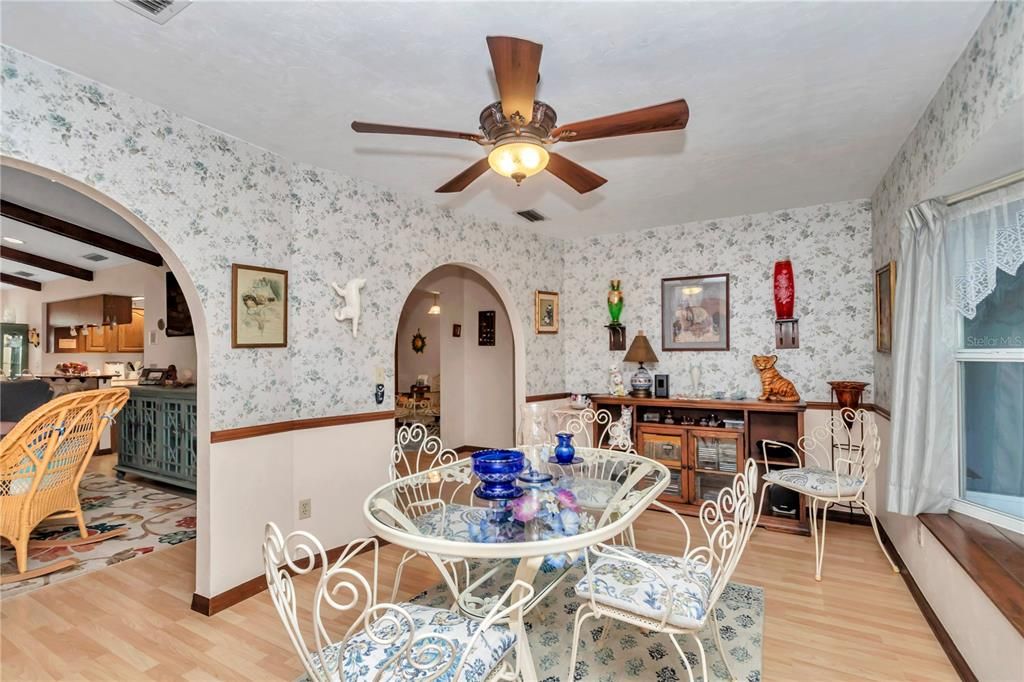 For Sale: $420,000 (3 beds, 2 baths, 2424 Square Feet)