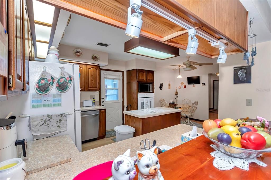 For Sale: $420,000 (3 beds, 2 baths, 2424 Square Feet)