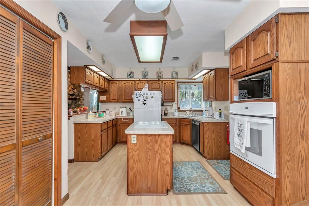 For Sale: $420,000 (3 beds, 2 baths, 2424 Square Feet)