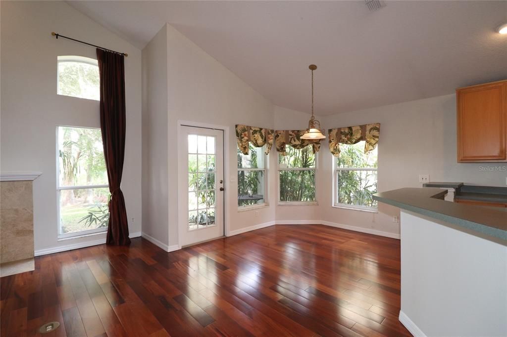 出租: $2,850 (3 贝兹, 2 浴室, 1996 平方英尺)