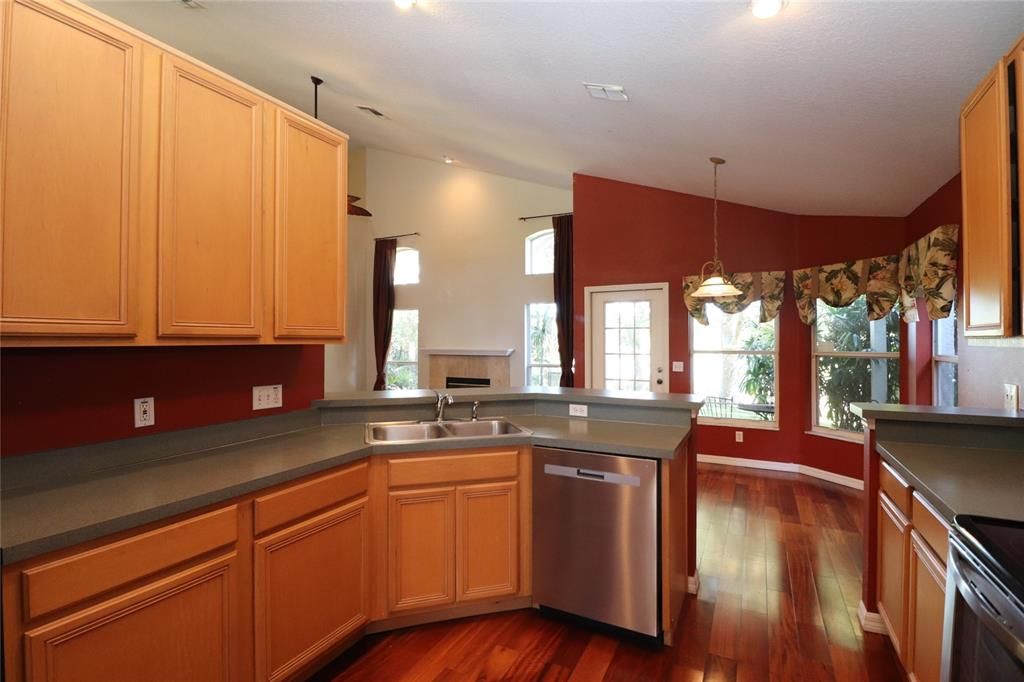 出租: $2,850 (3 贝兹, 2 浴室, 1996 平方英尺)