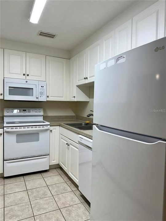 For Rent: $1,575 (4 beds, 2 baths, 1638 Square Feet)
