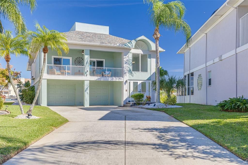 For Sale: $849,900 (3 beds, 2 baths, 2220 Square Feet)