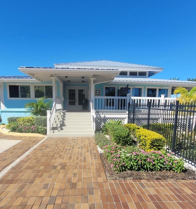 For Sale: $849,900 (3 beds, 2 baths, 2220 Square Feet)